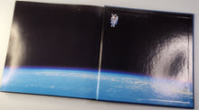 Entering Space; An Astronaut's Odyssey - Joseph P. Allen & Russell Martin