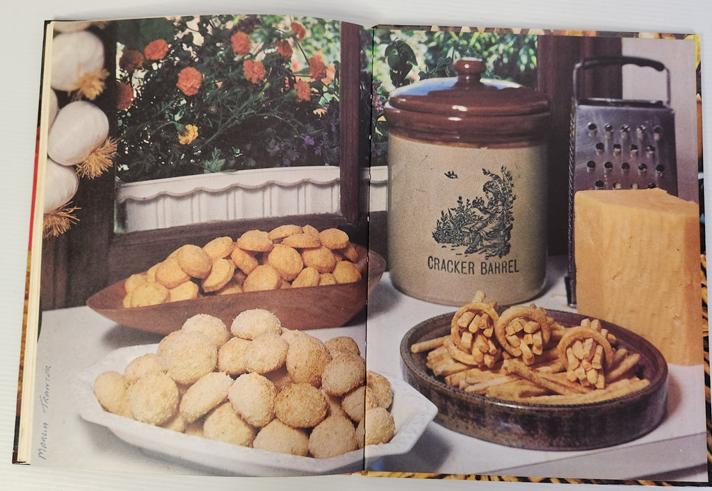 100 Delicious Biscuits & Slices - Ellen Sinclair