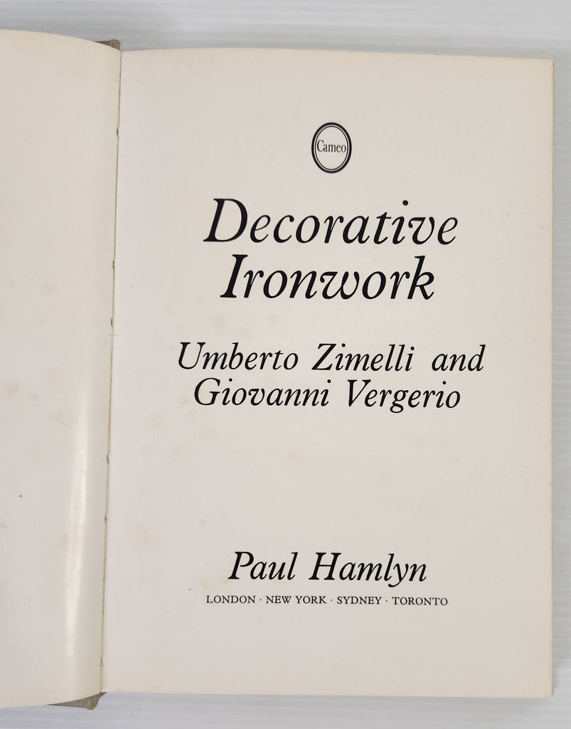 Decorative Ironwork: 70 Plates in Full Colour - Umberto Zimelli and Giovanni Vergerio