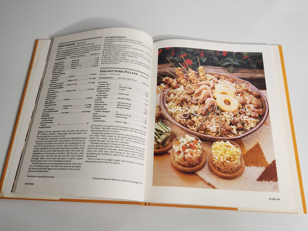 The Barbecue Kettle Cookbook - Marty Klinzman & Shirley Guy