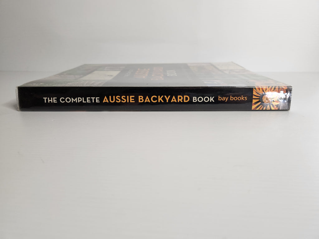 The Complete Aussie Backyard Book - Paul Urquhart et al.